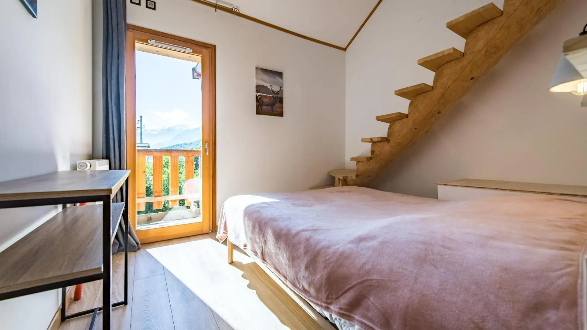 220M Apartment With Terrace For 14 People Saint-Jean-de-Maurienne 0*,  França
